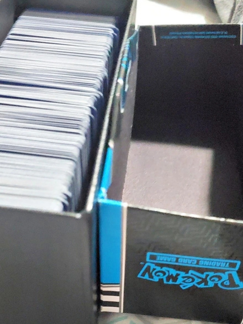 Pokémon Trading Card Lot Box - Picture 2 of 4